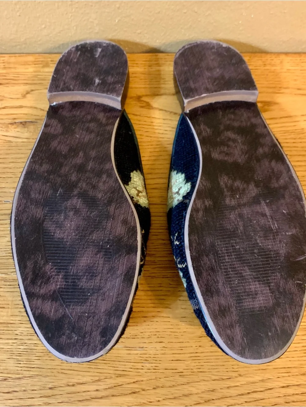 By Page Women’s Owl Needlepoint Loafer Shoes Size 9